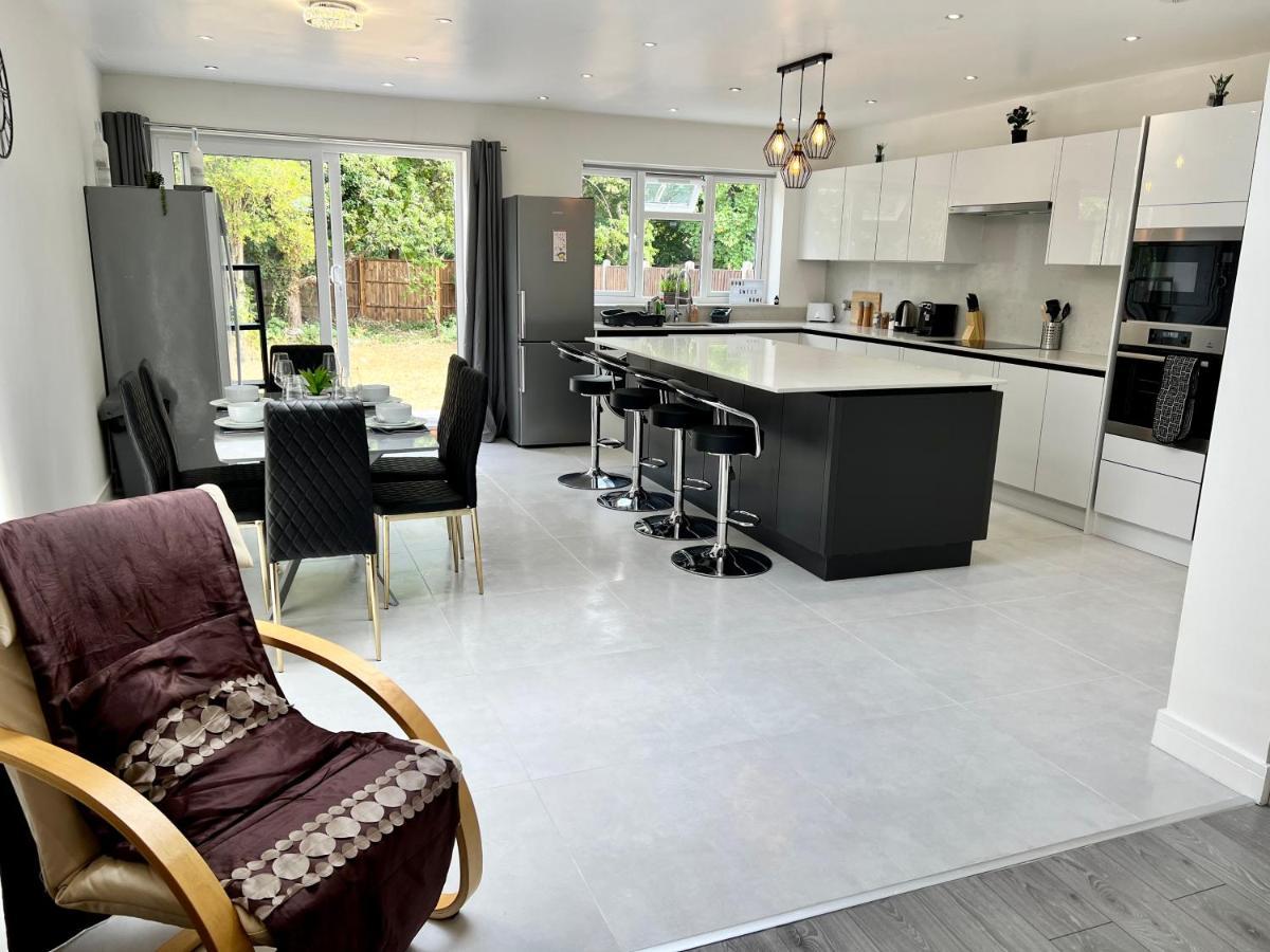 Villa Wembley Stadium 5 Star Brand New Luxury Sleeps 14 With Parking London Exterior foto